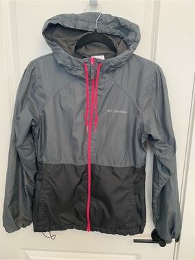 Columbia Hooded Windbreaker in Two Tone Gray/Black with Pink Accents